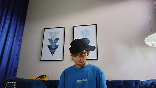 Snapshot of AcidMilo chatting on March 22, 2025, 6:03 pm AcidMilo online show from March 22, 2025, 6:03 pm