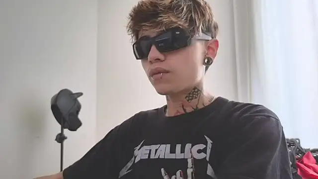 Snapshot of AcidMilo chatting on March 3, 2025, 9:05 pm AcidMilo online show from March 3, 2025, 9:05 pm