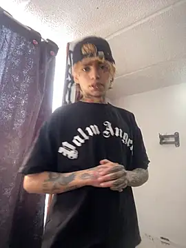 Snapshot of AcidMilo chatting on September 30, 2025, 6:25 pm AcidMilo online show from September 30, 2025, 6:25 pm