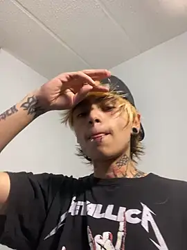 Snapshot of AcidMilo chatting on October 1, 2025, 11:08 pm AcidMilo online show from October 1, 2025, 11:08 pm