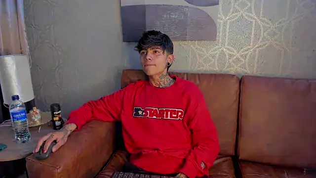 Snapshot of AcidMilo chatting on December 11, 2024, 3:37 pm AcidMilo online show from December 11, 2024, 3:37 pm