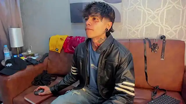 Snapshot of AcidMilo chatting on December 7, 2024, 11:34 am AcidMilo online show from December 7, 2024, 11:34 am