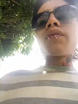 Snapshot of AcidMilo chatting on November 18, 2025, 6:00 pm AcidMilo online show from November 18, 2025, 6:00 pm