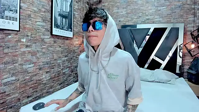 Snapshot of AcidMilo chatting on December 16, 2024, 3:54 pm AcidMilo online show from December 16, 2024, 3:54 pm