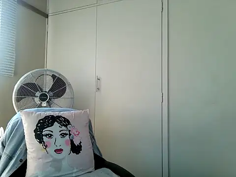 Snapshot of Charlie-Crawford chatting on May 11, 2026, 2:45 pm Charlie-Crawford online show from May 11, 2026, 2:45 pm