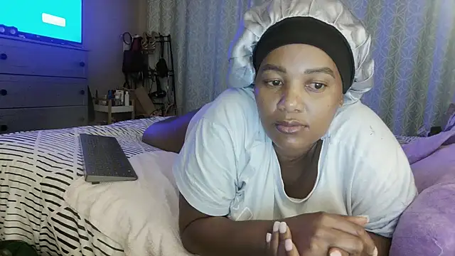 Snapshot of Charlie-Crawford chatting on May 6, 2026, 3:43 am Charlie-Crawford online show from May 6, 2026, 3:43 am