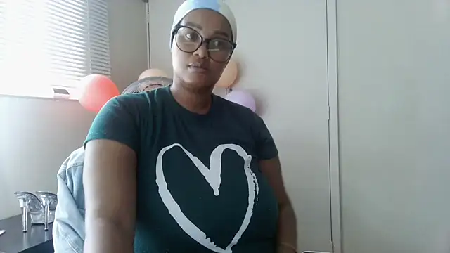 Snapshot of Charlie-Crawford chatting on April 30, 2026, 7:48 am Charlie-Crawford online show from April 30, 2026, 7:48 am