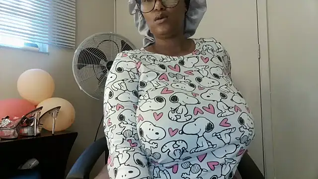 Snapshot of Charlie-Crawford chatting on May 5, 2026, 4:48 am Charlie-Crawford online show from May 5, 2026, 4:48 am