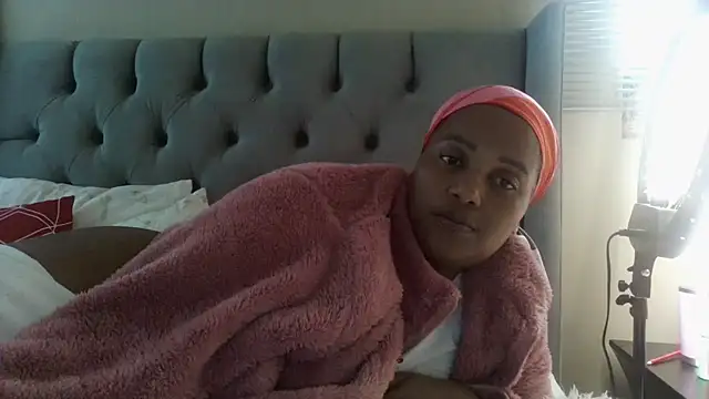 Snapshot of Charlie-Crawford chatting on April 22, 2026, 2:24 pm Charlie-Crawford online show from April 22, 2026, 2:24 pm