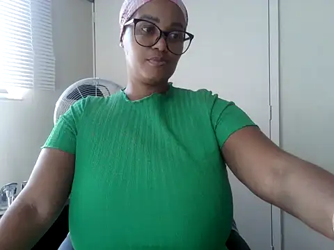 Snapshot of Charlie-Crawford chatting on May 15, 2026, 10:35 am Charlie-Crawford online show from May 15, 2026, 10:35 am