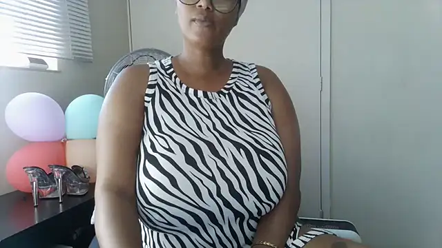 Snapshot of Charlie-Crawford chatting on May 2, 2026, 7:24 am Charlie-Crawford online show from May 2, 2026, 7:24 am