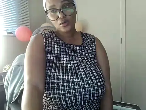 Snapshot of Charlie-Crawford chatting on April 29, 2026, 3:27 pm Charlie-Crawford online show from April 29, 2026, 3:27 pm
