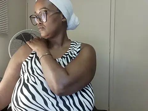 Snapshot of Charlie-Crawford chatting on May 17, 2026, 4:18 pm Charlie-Crawford online show from May 17, 2026, 4:18 pm