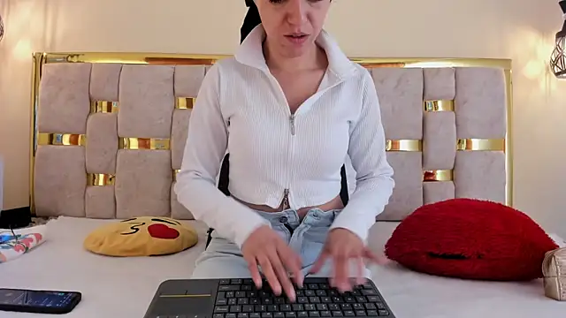 Snapshot of ttata_3 chatting on October 15, 2025, 11:40 am ttata 3 online show from October 15, 2025, 11:40 am