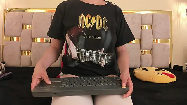 Snapshot of ttata_3 chatting on March 10, 2025, 10:34 pm ttata 3 online show from March 10, 2025, 10:34 pm