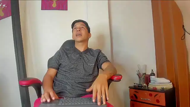 sophieandmarkls online show from March 12, 2025, 11:01 pm