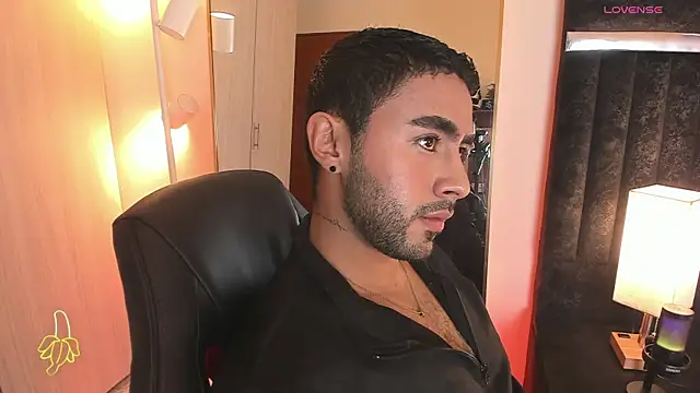 Snapshot of ItsMeEros chatting on December 5, 2025, 9:01 pm ItsMeEros online show from December 5, 2025, 9:01 pm