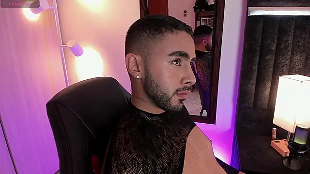 Snapshot of ItsMeEros chatting on November 5, 2025, 11:30 pm ItsMeEros online show from November 5, 2025, 11:30 pm