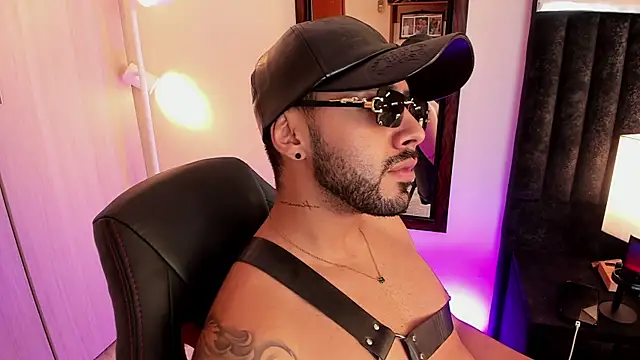 Snapshot of ItsMeEros chatting on November 18, 2025, 8:01 pm ItsMeEros online show from November 18, 2025, 8:01 pm