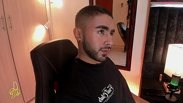 Snapshot of ItsMeEros chatting on November 3, 2025, 11:08 pm ItsMeEros online show from November 3, 2025, 11:08 pm