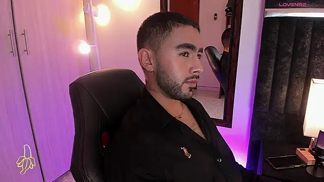 Snapshot of ItsMeEros chatting on October 27, 2025, 10:00 pm ItsMeEros online show from October 27, 2025, 10:00 pm