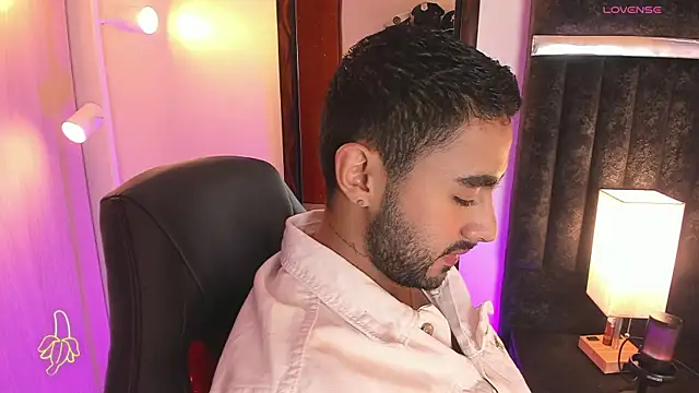 Snapshot of ItsMeEros chatting on November 27, 2025, 10:43 pm ItsMeEros online show from November 27, 2025, 10:43 pm