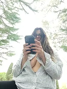 dolcehelena993 online show from November 3, 2025, 12:20 pm