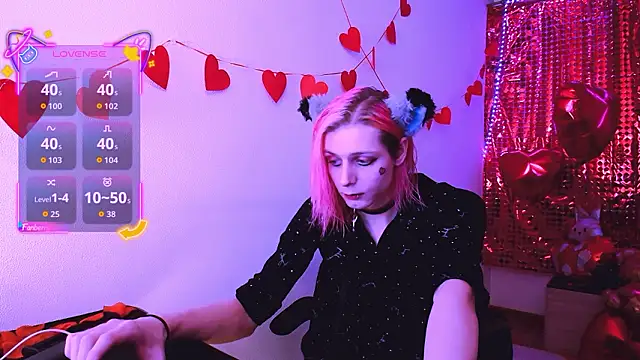 Littlepinkcat online show from February 12, 2026, 7:13 pm