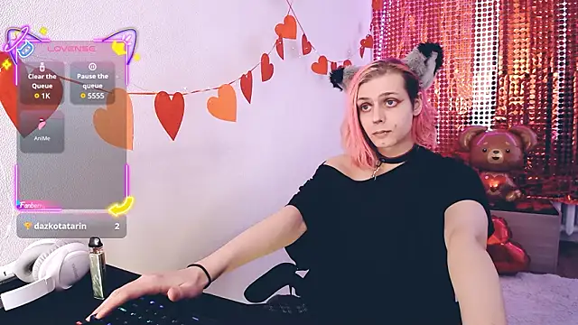 Littlepinkcat online show from February 22, 2026, 7:44 am