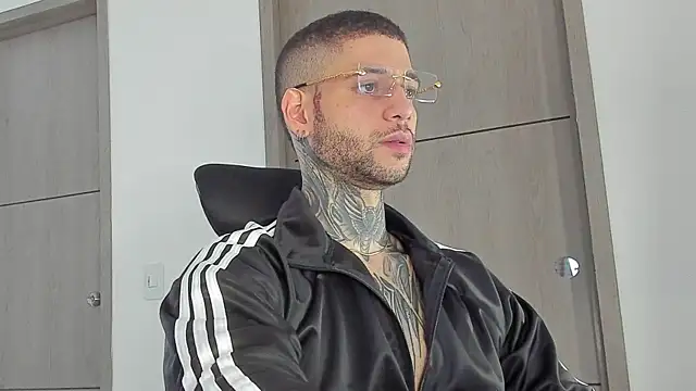  jamesleandros1 online show from September 8, 2025, 5:12 pm