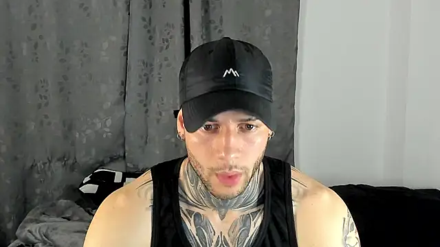  jamesleandros1 online show from January 17, 2026, 11:30 pm