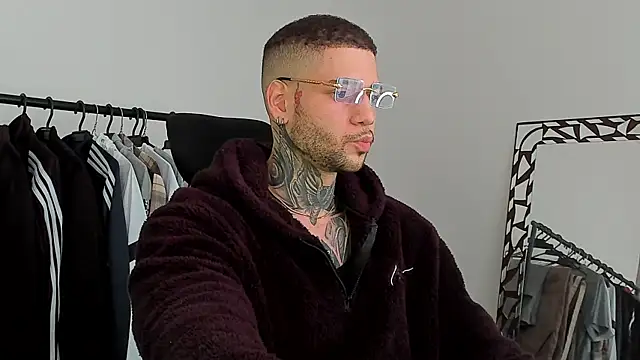  jamesleandros1 online show from November 23, 2025, 2:27 pm