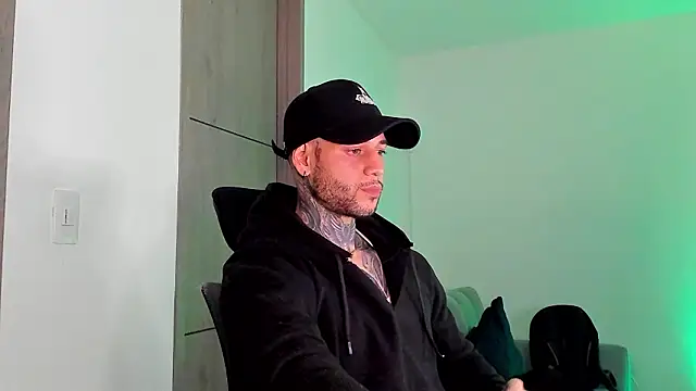  jamesleandros1 online show from April 1, 2026, 2:13 am