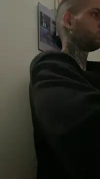  jamesleandros1 online show from February 7, 2026, 2:58 pm