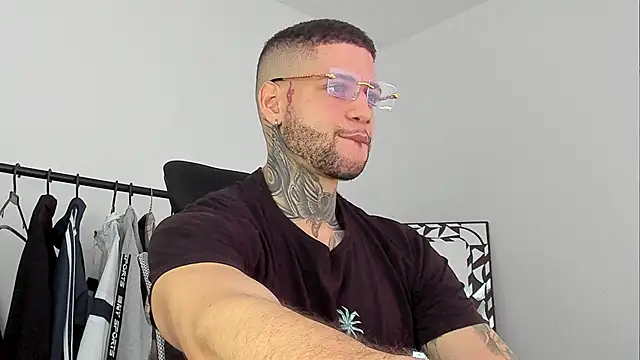  jamesleandros1 online show from October 29, 2025, 4:17 pm