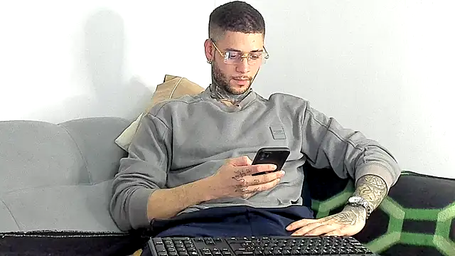  jamesleandros1 online show from November 29, 2025, 7:58 pm