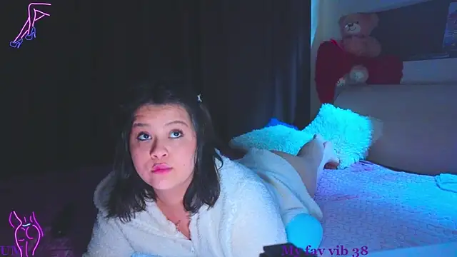 Snapshot of Malika_uAngel chatting on November 6, 2025, 6:17 am Malika uAngel online show from November 6, 2025, 6:17 am