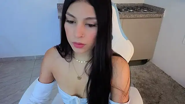 PIA STONE online show from September 22, 2025, 8:15 pm