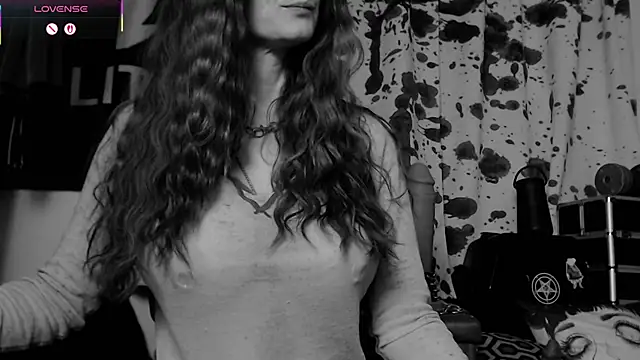 Snapshot of Silentmary chatting on November 24, 2025, 4:12 am Silentmary online show from November 24, 2025, 4:12 am