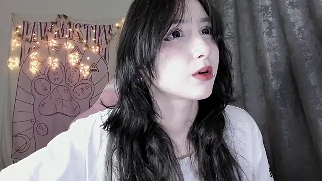 Holy420lolii online show from September 22, 2025, 6:14 pm