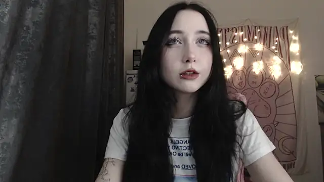 Holy420lolii online show from December 21, 2024, 3:53 pm