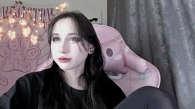 Holy420lolii online show from October 21, 2025, 7:35 pm