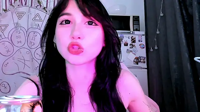 Snapshot of Holy420lolii chatting on July 28, 2026, 8:52 pm Holy420lolii online show from July 28, 2026, 8:52 pm