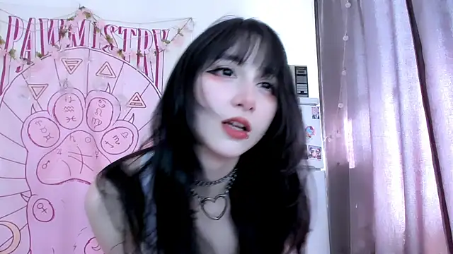 Snapshot of Holy420lolii chatting on June 19, 2026, 2:01 pm Holy420lolii online show from June 19, 2026, 2:01 pm