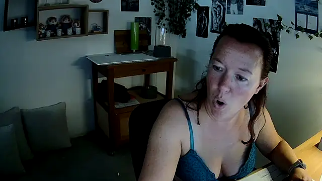 Snapshot of AnyaKrey@xh chatting on October 19, 2025, 11:57 am AnyaKreyxh online show from October 19, 2025, 11:57 am