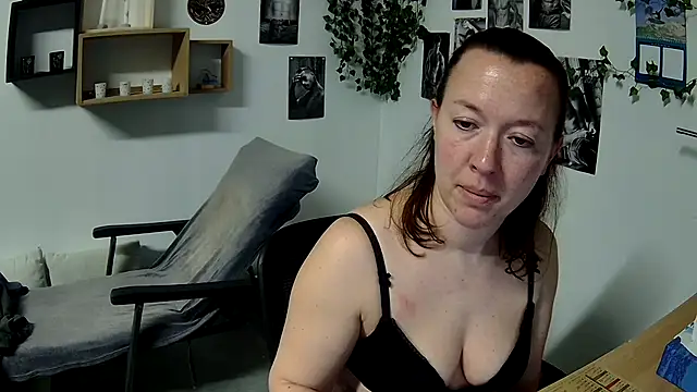 Snapshot of AnyaKrey@xh chatting on March 3, 2025, 6:13 pm AnyaKreyxh online show from March 3, 2025, 6:13 pm