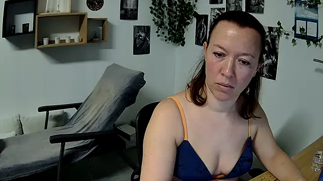 Snapshot of AnyaKrey@xh chatting on February 15, 2025, 6:55 pm AnyaKreyxh online show from February 15, 2025, 6:55 pm