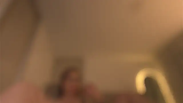 Foxxy222  online show from April 6, 2026, 4:46 am