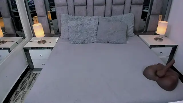 EMMAHILL1 online show from September 28, 2025, 11:50 am