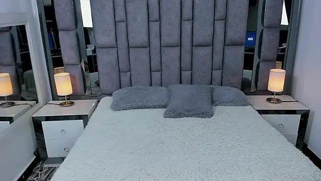 EMMAHILL1 online show from December 16, 2025, 11:14 am